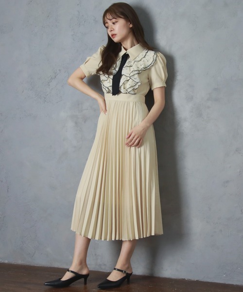 Cheek（チーク）の「配色フリルプリーツボウタイワンピース（ワンピース・レディース・ベージュ/ネイビー/アイボリー/サックスブルー・MEDIUM）」の7枚目の写真