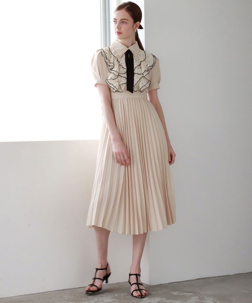 Cheek（チーク）の「配色フリルプリーツボウタイワンピース（ワンピース・レディース・ベージュ/ネイビー/アイボリー/サックスブルー・MEDIUM）」の8枚目の写真