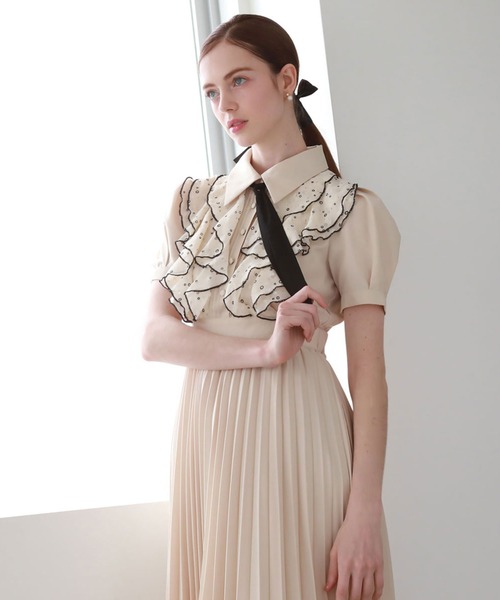 Cheek（チーク）の「配色フリルプリーツボウタイワンピース（ワンピース・レディース・ベージュ/ネイビー/アイボリー/サックスブルー・MEDIUM）」の5枚目の写真