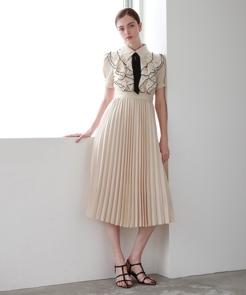 Cheek（チーク）の「配色フリルプリーツボウタイワンピース（ワンピース・レディース・ベージュ/ネイビー/アイボリー/サックスブルー・MEDIUM）」の10枚目の写真