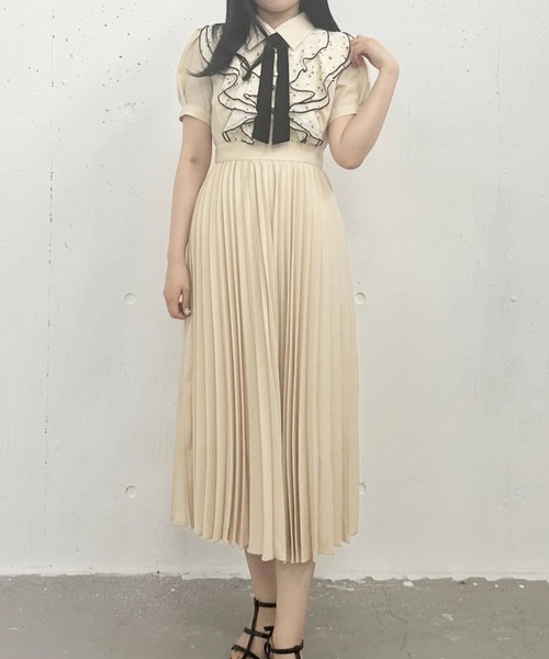 Cheek（チーク）の「配色フリルプリーツボウタイワンピース（ワンピース・レディース・ベージュ/ネイビー/アイボリー/サックスブルー・MEDIUM）」の11枚目の写真