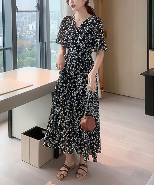 BLANC FICELLE(ブランフィセル)の「カットオフ プリント シフォンワンピース(ワンピース・レディース・ブラック・M/L/XL)」の6枚目の写真