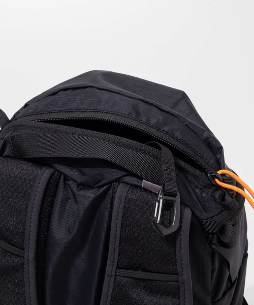 MYSTERY RANCH（ミステリーランチ）の「MYSTERY RANCH GALLAGATOR 10 ミステリーランチ リュック ギャラゲーター 10（バックパック/リュック・メンズ・ブラック/ベージュ系1/グレー系1・FREE/S/M/L/XL）」の13枚目の写真