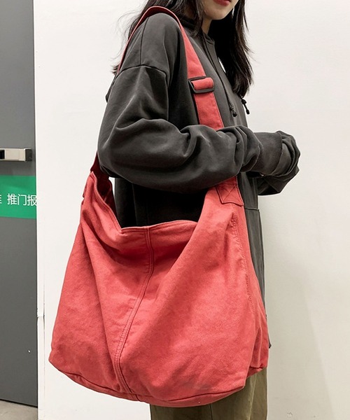 florist（フローリスト）の「バイオウォッシュ大容量斜め掛けキャンバスショルダーバッグ（ショルダーバッグ・レディース・グリーン/ブラック/オフホワイト/レッド・FREE）」の4枚目の写真