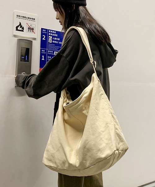 florist（フローリスト）の「バイオウォッシュ大容量斜め掛けキャンバスショルダーバッグ（ショルダーバッグ・レディース・グリーン/ブラック/オフホワイト/レッド・FREE）」の9枚目の写真