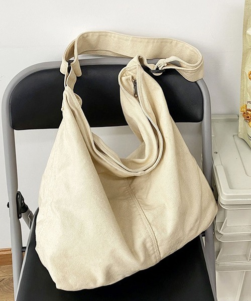 florist（フローリスト）の「バイオウォッシュ大容量斜め掛けキャンバスショルダーバッグ（ショルダーバッグ・レディース・グリーン/ブラック/オフホワイト/レッド・FREE）」の15枚目の写真