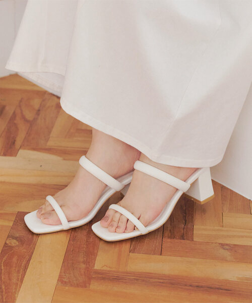 KOBE LETTUCE（コウベレタス）の「2ベルトミュールサンダル（サンダル・レディース・クリア/オフホワイト/ブラック・L/LL/M/S）」の2枚目の写真