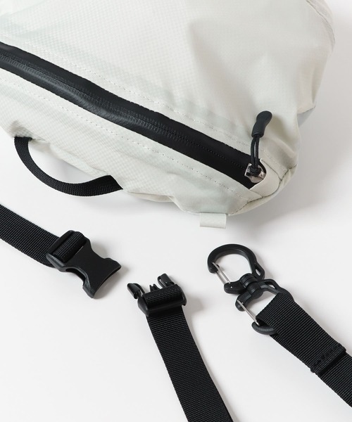 THE NORTH FACE（ザノースフェイス）の「THE NORTH FACE　WP Shoulder Pocket（ショルダーバッグ・メンズ・ホワイト系その他/ブラック・ONE SIZE）」の14枚目の写真