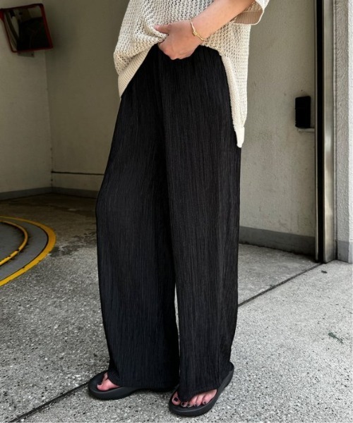 LBC（エルビーシー）の「エアプリーツワイドイージーパンツ（その他パンツ・レディース・ダークオリーブ/ブラック/ベージュ/マスタード・M/L）」の2枚目の写真