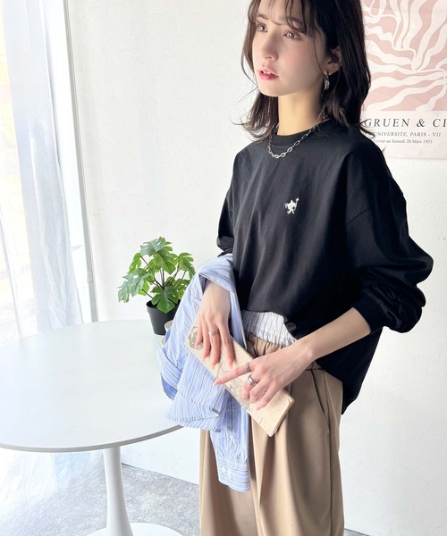 classicalelf(クラシカルエルフ)の「大人カジュアルスタイルに。綿100%着心地抜群の胸刺繍クルーネック長袖Tシャツ(Tシャツ/カットソー・レディース・ブラック系その他/オフホワイト/ブラック/ホワイト×ブラック/グリーン/オートミール・X-LARGE/LARGE/MEDIUM/SMALL)」の17枚目の写真