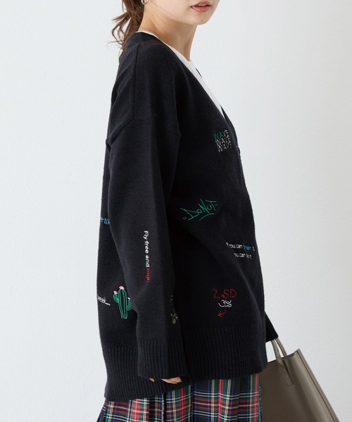 LAVEANGE(ラビアンジェ)の「刺繍ニットカーディガン(カーディガン/ボレロ・レディース・ブラック/グレー・F)」の22枚目の写真