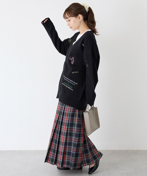 LAVEANGE(ラビアンジェ)の「刺繍ニットカーディガン(カーディガン/ボレロ・レディース・ブラック/グレー・F)」の14枚目の写真