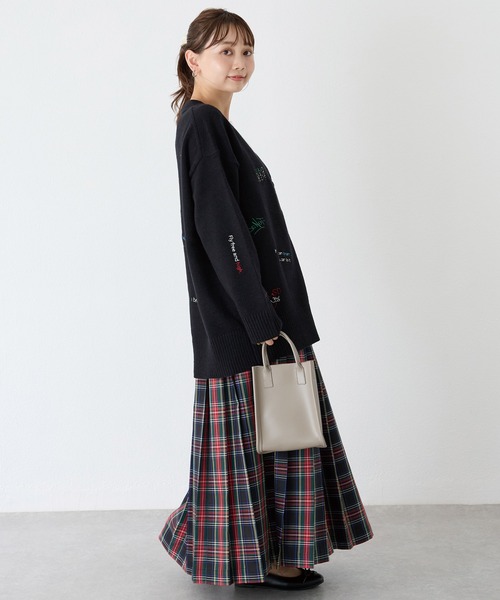 LAVEANGE(ラビアンジェ)の「刺繍ニットカーディガン(カーディガン/ボレロ・レディース・ブラック/グレー・F)」の15枚目の写真