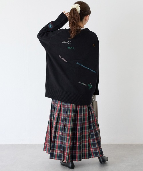 LAVEANGE(ラビアンジェ)の「刺繍ニットカーディガン(カーディガン/ボレロ・レディース・ブラック/グレー・F)」の16枚目の写真