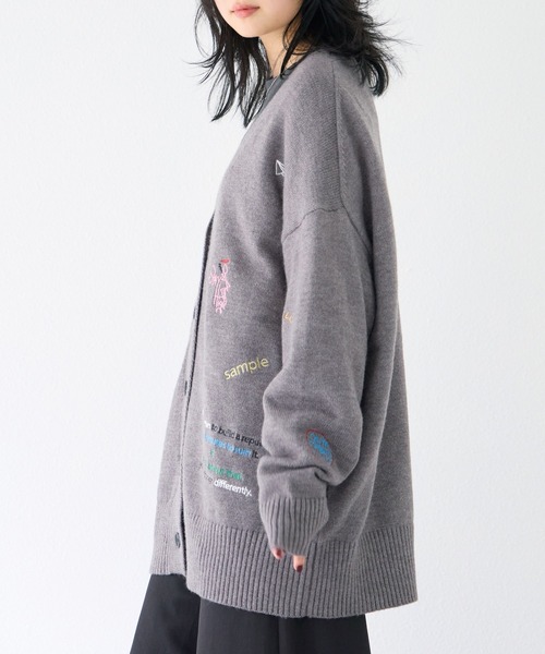 LAVEANGE(ラビアンジェ)の「刺繍ニットカーディガン(カーディガン/ボレロ・レディース・ブラック/グレー・F)」の6枚目の写真