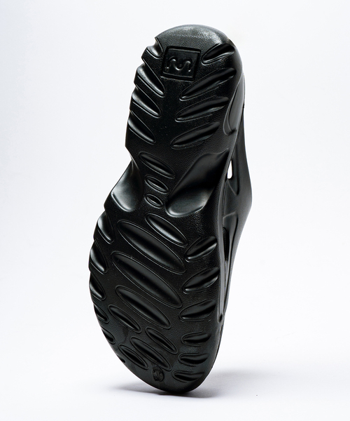 Doubleu(ダブリュー)の「Doubleu / ダブリュー ROMA MULE(サンダル・メンズ・ブラック・40/41/42/43)」の2枚目の写真