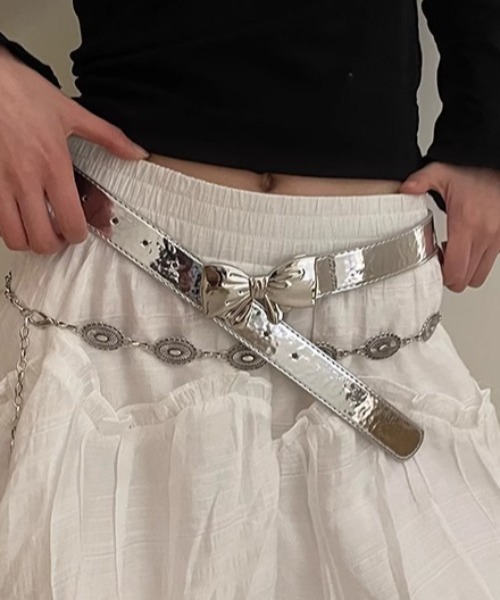 DIAVEL（ディアベル）の「2色展開リボンバックルベルト（ベルト・レディース・ブラック/シルバー・FREE）」の4枚目の写真