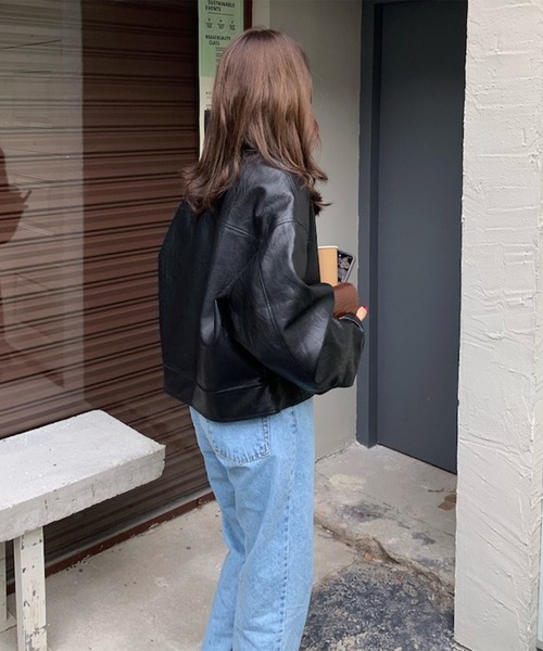 aimoha(アイモハ)の「ステンカラーPUレザージャケット(ブルゾン・レディース・キャメル/ブラック・FREE)」の14枚目の写真