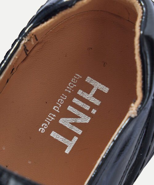 WHO'S WHO gallery（フーズフーギャラリー）の「【HiNT/ヒント】ウィングチップストラップシューズ（ローファー・レディース・ブラック/シルバー・39/38/37）」の10枚目の写真