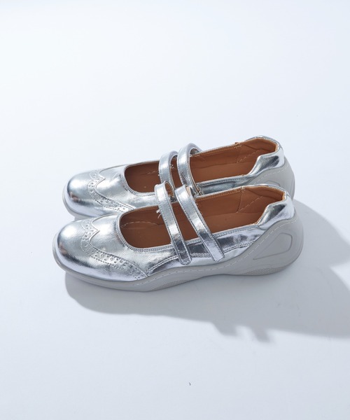 WHO'S WHO gallery（フーズフーギャラリー）の「【HiNT/ヒント】ウィングチップストラップシューズ（ローファー・レディース・ブラック/シルバー・39/38/37）」の2枚目の写真