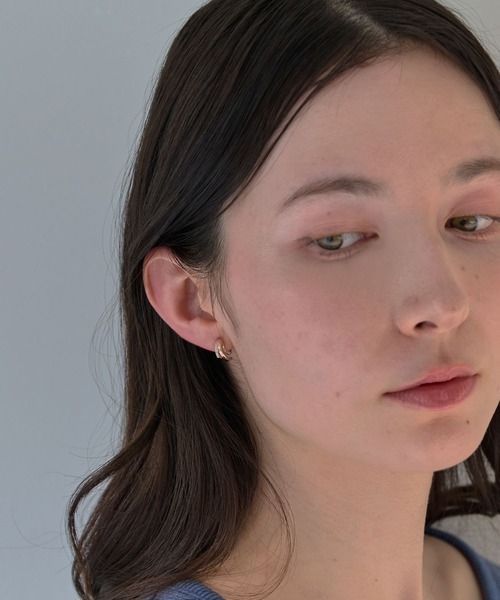 Phoebe(フィービィー)の「【金属アレルギー対応】【痛くないシリーズ】ストレートシャインクリスタルループフィットイヤリング(イヤリング・レディース・イエローゴールド/シャンパン・FREE)」の18枚目の写真