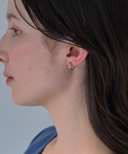 Phoebe(フィービィー)の「【金属アレルギー対応】【痛くないシリーズ】ストレートシャインクリスタルループフィットイヤリング(イヤリング・レディース・イエローゴールド/シャンパン・FREE)」の22枚目の写真