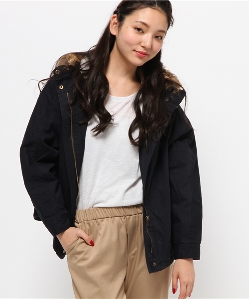 one after another NICE CLAUP（ワンアフターアナザーナイスクラップ）の「【ナイスクラップ】ファー付中綿ドルマンブルゾン（ブルゾン・レディース・カーキ/ネイビー/ベージュ・FREE）」の18枚目の写真