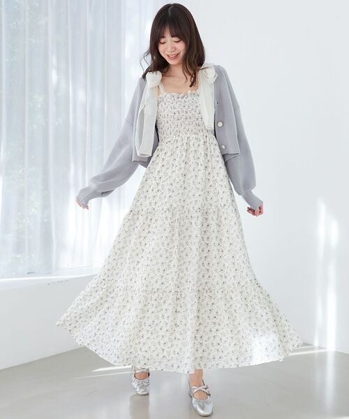MAJESTIC LEGON（マジェスティックレゴン）の「フラワーモチーフボタンカーディガン（カーディガン/ボレロ・レディース・ブルー/ライトグリーン/アイボリー/ピンクベージュ・MEDIUM）」の6枚目の写真