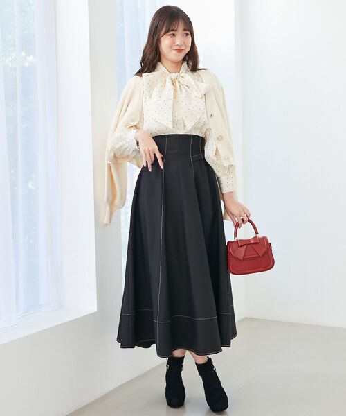 MAJESTIC LEGON（マジェスティックレゴン）の「フラワーモチーフボタンカーディガン（カーディガン/ボレロ・レディース・ブルー/ライトグリーン/アイボリー/ピンクベージュ・MEDIUM）」の22枚目の写真