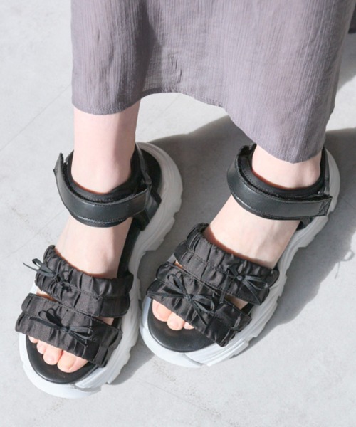 OLIVE des OLIVE（オリーブデオリーブ）の「シャーリングスポーツサンダル（サンダル・レディース・アイボリー/サックスブルー/ブラック・SMALL/MEDIUM/LARGE）」の15枚目の写真