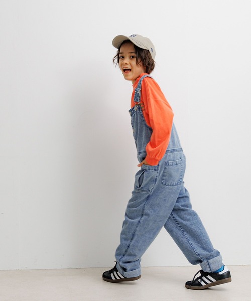 BAYFLOW（ベイフロー）の「[肩紐調節可能★]デニムサロペット(KIDS)（サロペット/オーバーオール・キッズ・インディゴブルー・150cm/130cm/110cm）」の6枚目の写真