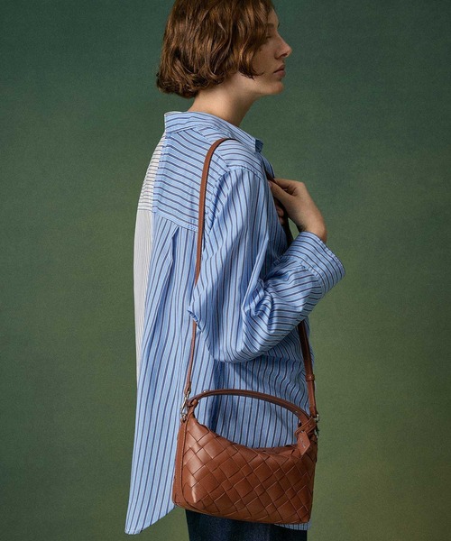 追跡★Charles&Keith Ivette 編み込み ショルダーバッグ Ivette イヴェット ウーブンショルダーバッグ(ショルダーバッグ