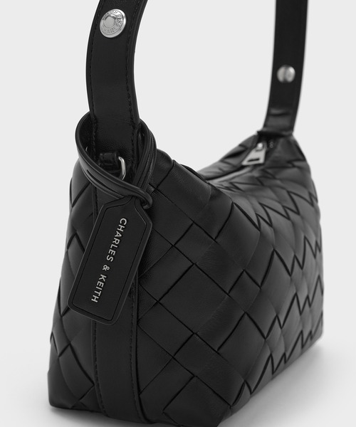 CHARLES & KEITH(チャールズ & キース)の「Ivette イヴェット ウーブンショルダーバッグ(ショルダーバッグ・レディース・シルバー/クリーム/チョコ/スミクロ/ワインレッド・S)」の17枚目の写真
