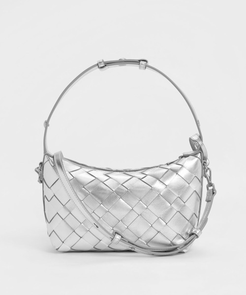 CHARLES & KEITH(チャールズ & キース)の「Ivette イヴェット ウーブンショルダーバッグ(ショルダーバッグ・レディース・シルバー/クリーム/チョコ/スミクロ/ワインレッド・S)」の11枚目の写真