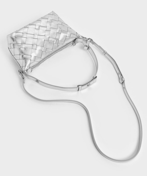 CHARLES & KEITH(チャールズ & キース)の「Ivette イヴェット ウーブンショルダーバッグ(ショルダーバッグ・レディース・シルバー/クリーム/チョコ/スミクロ/ワインレッド・S)」の12枚目の写真