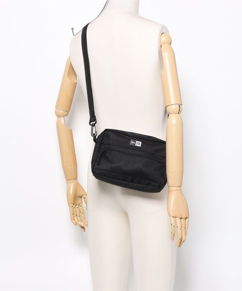 NEW ERA（ニューエラ）の「【NEW ERA/ニューエラ】SHOULDER POUCH L（ショルダーバッグ・メンズ・ブラック×ホワイト/ブラック/ストーン/オリーブ・FREE）」の22枚目の写真