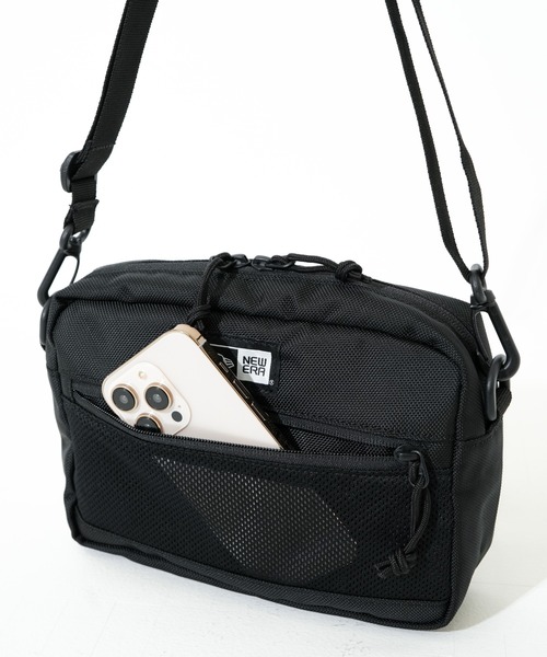 NEW ERA（ニューエラ）の「【NEW ERA/ニューエラ】SHOULDER POUCH L（ショルダーバッグ・メンズ・ブラック×ホワイト/ブラック/ストーン/オリーブ・FREE）」の9枚目の写真