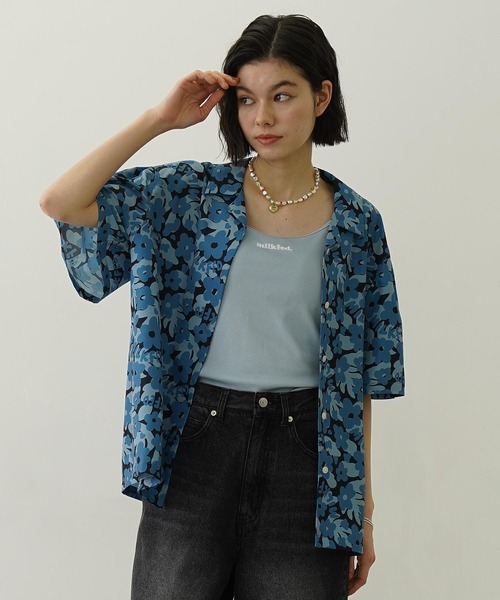 MILKFED.(ミルクフェド)の「FLORAL ALL OVER PATTERN SHIRT(シャツ/ブラウス・レディース・ブラウン/ライトピンク/ブルー・ONE SIZE)」の2枚目の写真