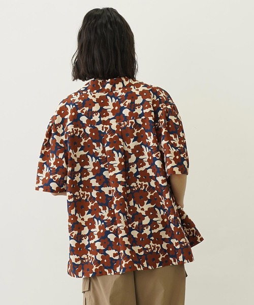 MILKFED.(ミルクフェド)の「FLORAL ALL OVER PATTERN SHIRT(シャツ/ブラウス・レディース・ブラウン/ライトピンク/ブルー・ONE SIZE)」の5枚目の写真