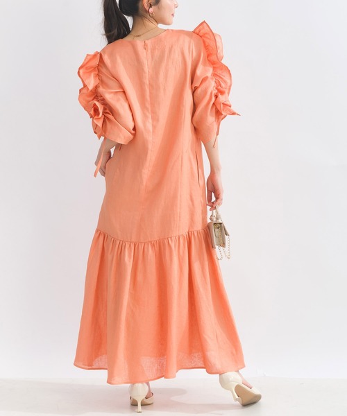 PICCIN PERLA（ピッチンペルラ）の「袖シャーリングフリルリネンワンピース（ワンピース・レディース・オレンジ/ブルー/ブラック・M）」の17枚目の写真