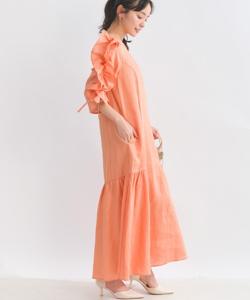 PICCIN PERLA（ピッチンペルラ）の「袖シャーリングフリルリネンワンピース（ワンピース・レディース・オレンジ/ブルー/ブラック・M）」の18枚目の写真