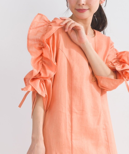 PICCIN PERLA（ピッチンペルラ）の「袖シャーリングフリルリネンワンピース（ワンピース・レディース・オレンジ/ブルー/ブラック・M）」の14枚目の写真