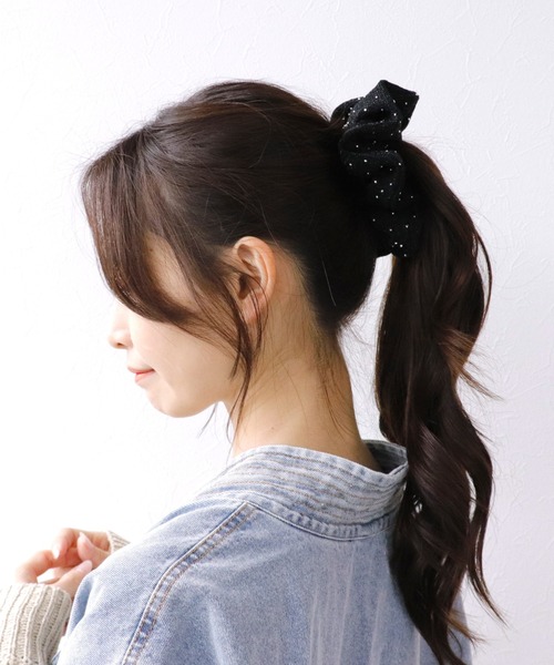 Three Four Time（ｽﾘｰﾌｫｰﾀｲﾑ）の「ドットストーンラメシュシュ（シュシュ・レディース・ブラック/シルバー・FREE）」の5枚目の写真