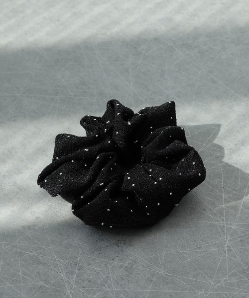 Three Four Time（ｽﾘｰﾌｫｰﾀｲﾑ）の「ドットストーンラメシュシュ（シュシュ・レディース・ブラック/シルバー・FREE）」の6枚目の写真