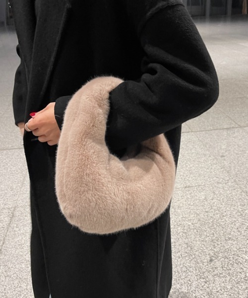 Mela（メラ）の「FUR HAND BAG（ハンドバッグ・レディース・アイボリー/グレー/ブラック/ホワイト/ベージュ/イエロー・FREE）」の8枚目の写真