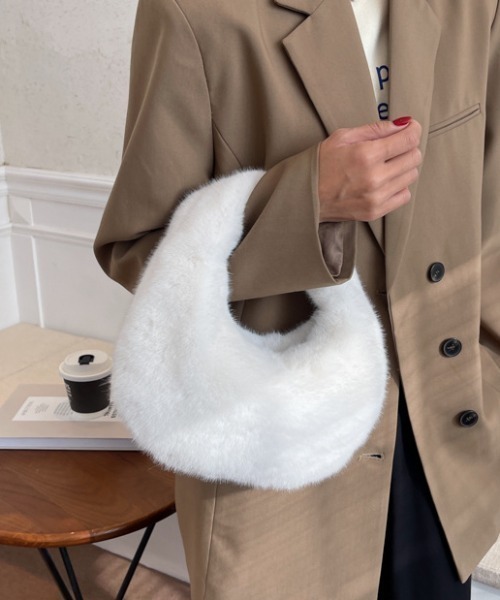 Mela（メラ）の「FUR HAND BAG（ハンドバッグ・レディース・アイボリー/グレー/ブラック/ホワイト/ベージュ/イエロー・FREE）」の10枚目の写真