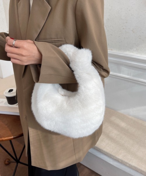 Mela（メラ）の「FUR HAND BAG（ハンドバッグ・レディース・アイボリー/グレー/ブラック/ホワイト/ベージュ/イエロー・FREE）」の13枚目の写真