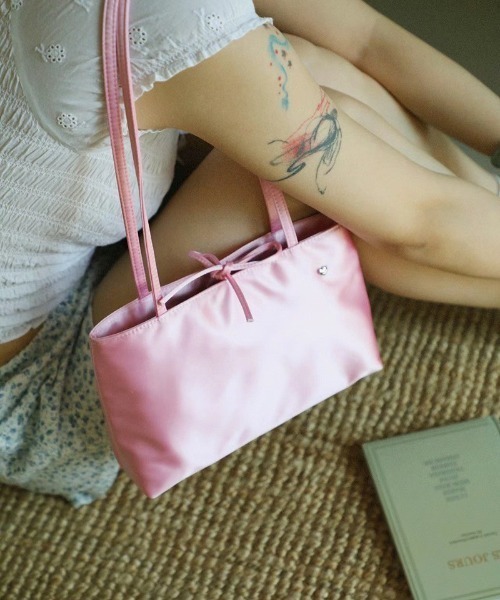 UP START（アップスタート）の「【LAMPOON】サテンミニトート（トートバッグ・レディース・ピンク/ブルー・FREE）」の2枚目の写真