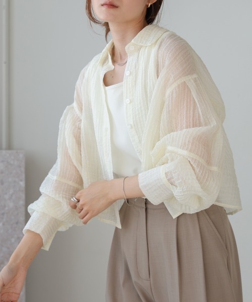 Bab(バブ)の「タックスリーブコンパクトシアーシャツブラウス(シャツ/ブラウス・レディース・ホワイト系その他/ベージュ/サックスブルー・MEDIUM)」の7枚目の写真