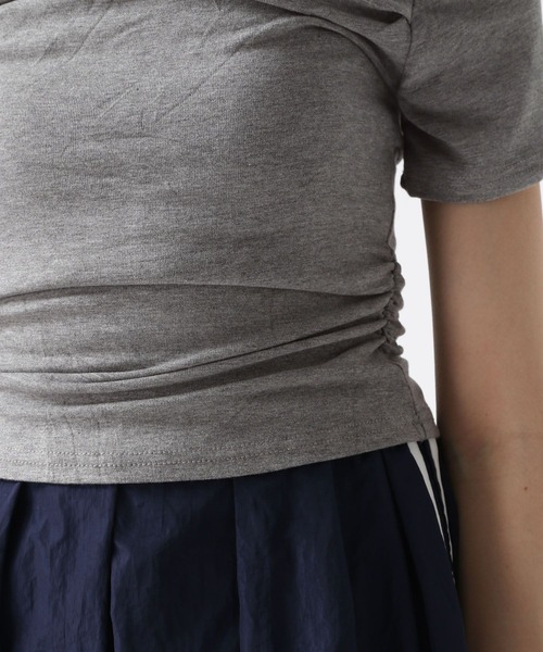 FOREVER 21（フォーエバー トゥエンティーワン）の「【2025SS】華奢見えオフショルドレープＴシャツ（Tシャツ/カットソー・レディース・ブラック/オフホワイト/グレー/ピンク・FREE）」の8枚目の写真